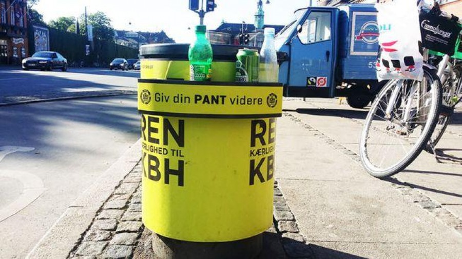 Новые мусорные баки с полками для пустых банок и бутылок  появились в центре Монреаля