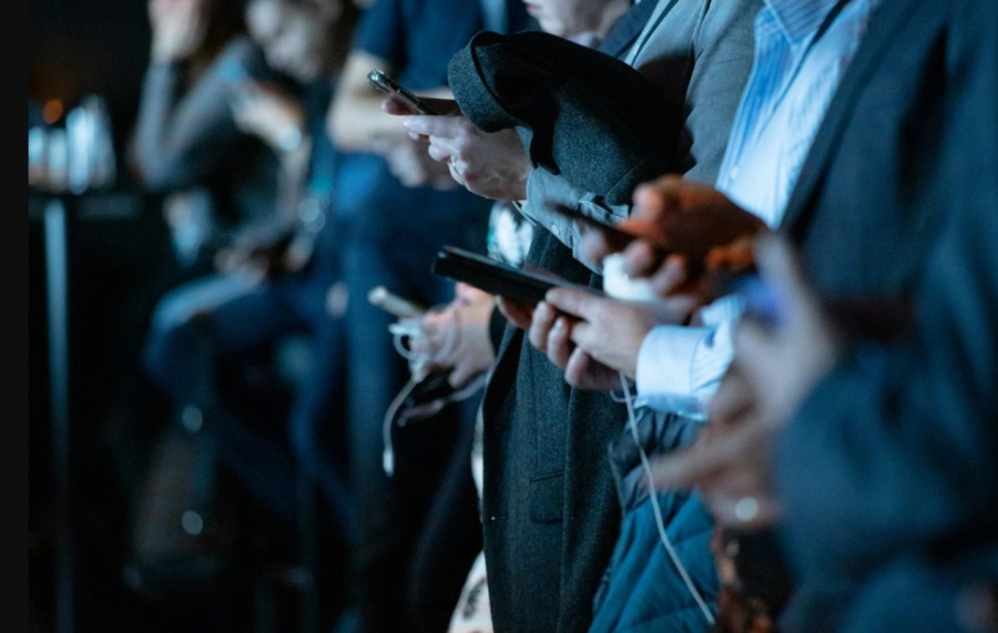 Конспирологические теории в Канаде: откуда они берутся